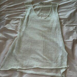 100% Capri Linen V-neck tank top